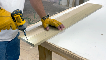 Artists in LA can get blank canvas custom-built locally, with tight tension and primed ready-to-paint surfaces. Each canvas includes professional framing and arrives in a wood crate for safe handling. Local quality meets convenience.