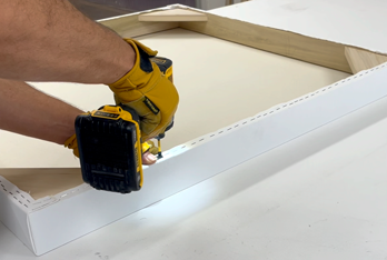 Our canvases are best for oil paints thanks to triple-layer priming and heavy-duty stretcher bars that cope with thick textures. Each custom canvas arrives tightly stretched inside a wood crate. Ready for oil work from the moment it arrives.