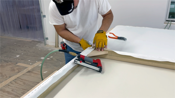 Our canvas painting frame service builds hardwood frames sized to match your canvas—supporting tight tension and full priming. Every canvas receives thorough tensioning and arrives secured inside a wood crate. Simplify framing and painting setup.