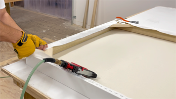 As a deep canvas supplier we offer custom thickness profiles for gallery-edge work, built on reinforced stretcher bar frames. Each canvas is primed, tightly stretched, and shipped in crates sized to protect its depth. Studio quality meets professional protection.