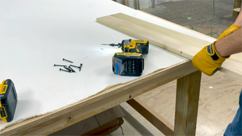 Our extra large art canvas box is built from solid wood to cradle oversized canvases safely during transit or storage. It houses a custom-sized, tensioned, primed canvas ready to paint or hang. Perfect for large-scale studios and exhibits.