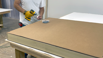 Our heavy duty art canvas box supports high-profile artworks on thick frames, providing reinforced protection during shipping. Each custom canvas is primed, tensioned, and crated snugly inside. Durability meets safe transit.