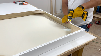 Stretch canvas belts are ready-to-install bands for tightening corners and edges; order frames already tensioned or do-it-yourself. Each canvas ships pre-primed and tensioned or loose, depending on your selection, in wood crates. Everything arrives protected.