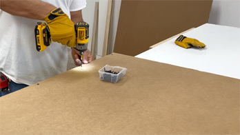 Designed specifically for oil paintings, our stretched canvas uses heavy-duty stretcher bars and triple priming to resist sag over time. Custom sizing and tight tension mean your impasto techniques remain secure. Delivered in a robust wood crate to protect while paint cures.