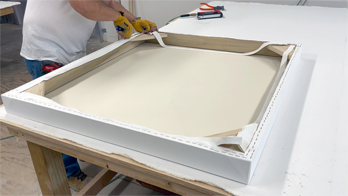 Our stretched canvas painting wholesale service supports your large studio needs with custom sizing, heavy-duty framing, and primed canvases. Orders arrive tightly stretched and in wood crates built for multi-piece shipments.
