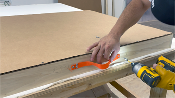 Supply your Dallas businesses with wholesale stretched canvas built to custom dimensions, gallery depth, and tight tension in every unit. Each canvas ships primed and packed in wood crates sized for bulk orders. Trusted for local studios and workshops.
