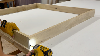 New York professionals can order wholesale stretched canvases built to exact specs with gallery-grade framing. Each canvas arrives pre-primed, tensioned, and courier-ready inside reusable wooden crates. Convenient availability at city scale.